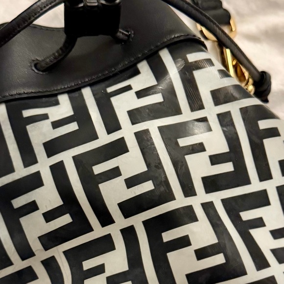 👑✅PRICE FIRM✅ AUTHENTIC FENDI  PVC Mon Tresor Small Bucket Bag - Picture 6 of 16